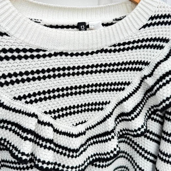Size Medium, Cable Knit Striped Ruffle Sweater Crop – Black & White 2010 vibes - Picture 2 of 8
